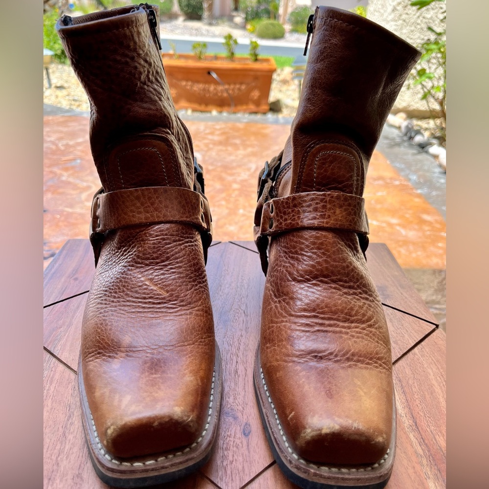 Frye short 12R harness boots - distressed beautiful brownish-red leather. Sz 8